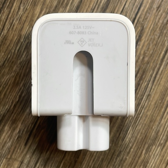 Apple Adapter 2.5A 125V 607-8083 JET VOLEZJ - Picture 2 of 3